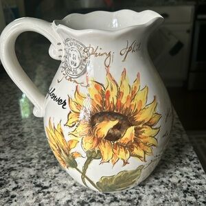 Beautiful Sunflower 🌻 Pitcher for sale.